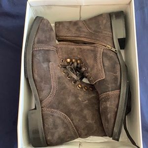 STEVE MADDEN buddy brown suede boot